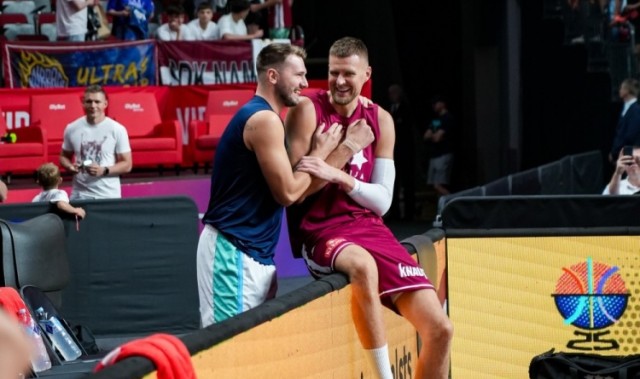 昔日队友再聚首 东契奇与波尔津吉斯赛前轻松互动