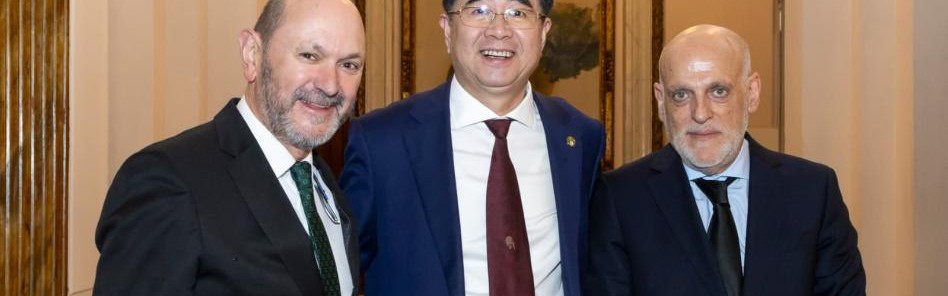 九游体育官网下载-宋凯：中国人民热爱皇马和巴萨；教练们正在拉玛西亚参与合作