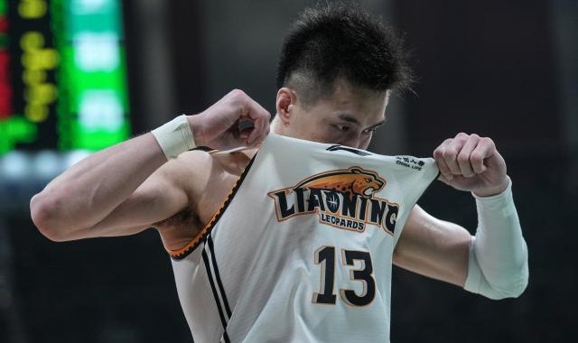 九游网-【现场】冠军之夜突袭野球场 郭艾伦表态愿终老辽篮