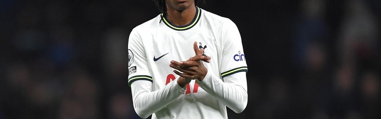 完成首秀！斯宾塞是首位公开信奉穆斯林的英格兰球员