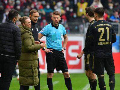 1648956313707003862.jpg thumb_a-vorbit-arbitrul-de-ce-a-jucat-bayern-in-12-si-ce-se-intampla-acum-cu-meciul-castigat-pe-teren-de-bavarezi.jpg